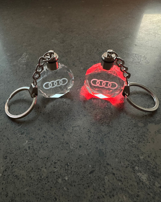 Audi nyckelring kristal 