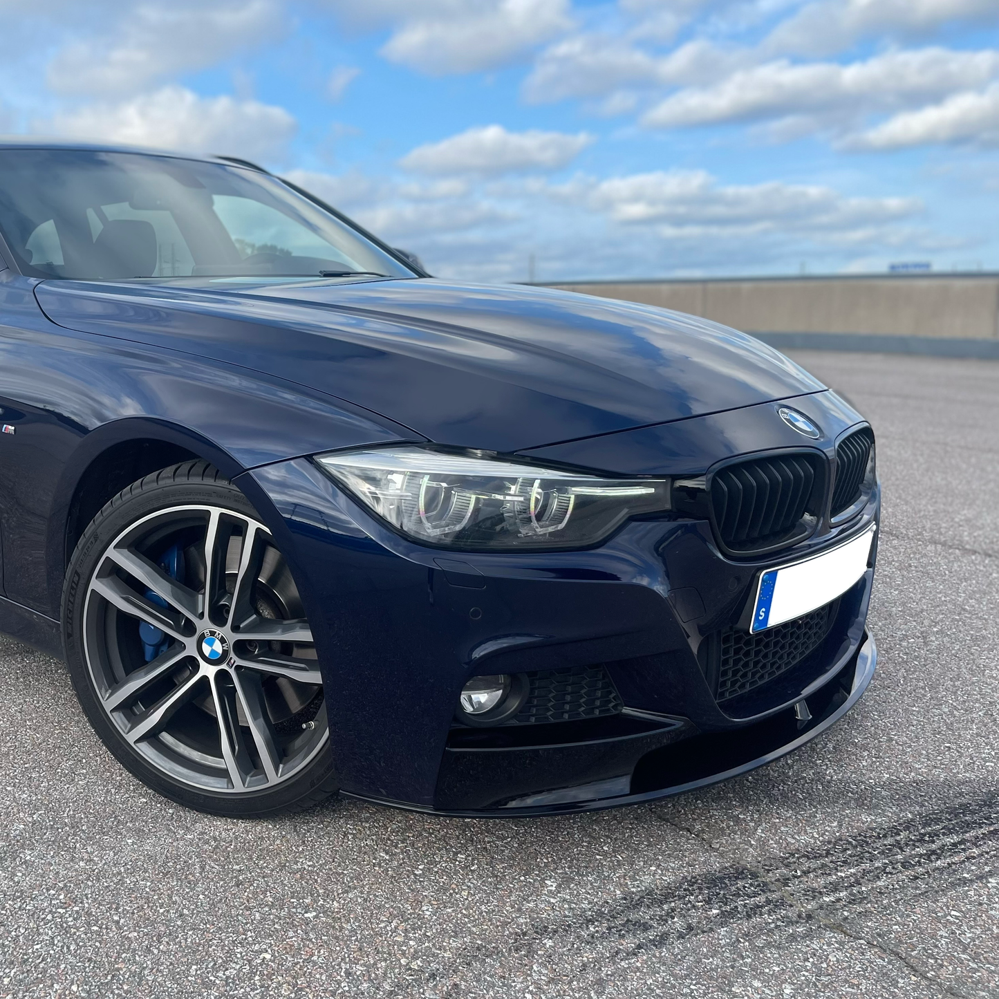 BMW frontläpp F30/F31 blanksvart M paket