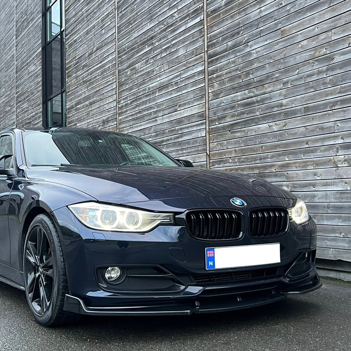 Blanksvart BMW F30/F31 Frontläpp